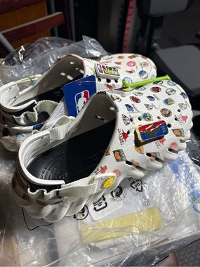 CROCS White NBA Logo Print Classic Clog Mules